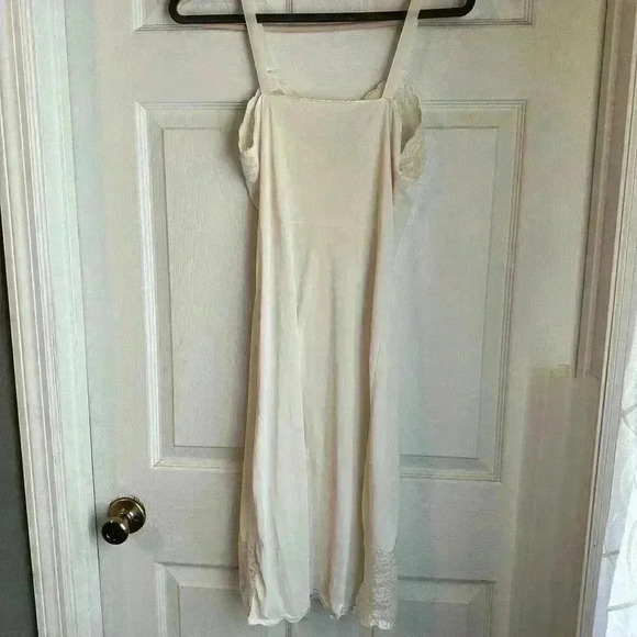 Vintage Aristocraft Slip Nightgown Sleepwear Adjustable Strap Floral Lace Sz 32 - Picture 3 of 6